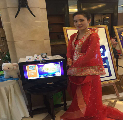 成都尊龙集团公司举行中秋游园会