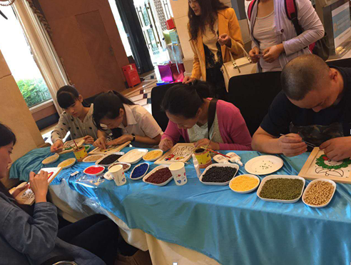 成都尊龙集团公司举行中秋游园会