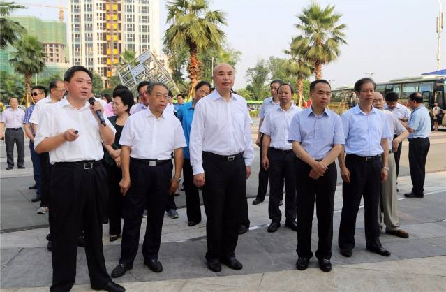 省委全委会视察省重点项目泸州金融商业中心