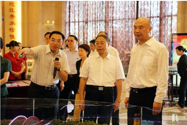省委全委会视察省重点项目泸州金融商业中心