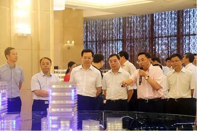 自贡市委中心组成员考察尊龙集团世纪城赞美项目&ldquo;大手笔&rdquo;