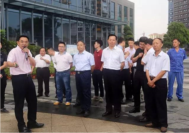 自贡市委中心组成员考察尊龙集团世纪城赞美项目&ldquo;大手笔&rdquo;