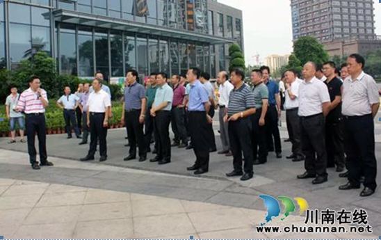 宜宾市党政代表团考察尊龙集团世纪城：都会建设大手笔！