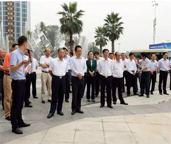 遂宁市党政代表团&ldquo;点赞&rdquo;世纪城：思绪好，，，，体量大，，，，妄想大气，，，，设计高端！
