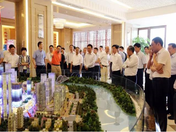 遂宁市党政代表团&ldquo;点赞&rdquo;世纪城：思绪好，，，，体量大，，，，妄想大气，，，，设计高端！