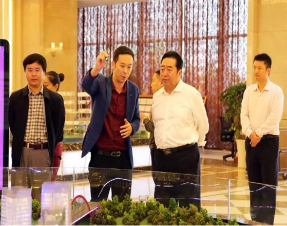 省政协副主席罗布江村赞许：世纪城妄想设计理念超前！