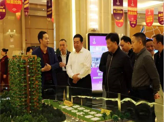 省政协副主席罗布江村赞许：世纪城妄想设计理念超前！