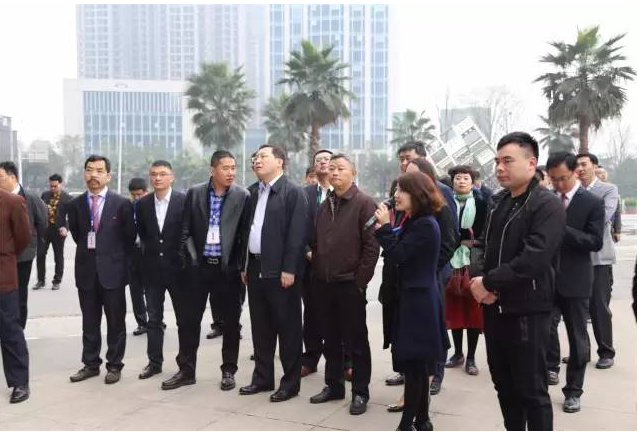 中青企协会考察尊龙集团世纪城：看到了泸州都会现代化生长趋势