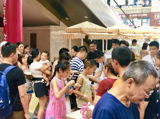 泸州城区惊现影戏里的&ldquo;西虹市首富&rdquo;？？？？？？