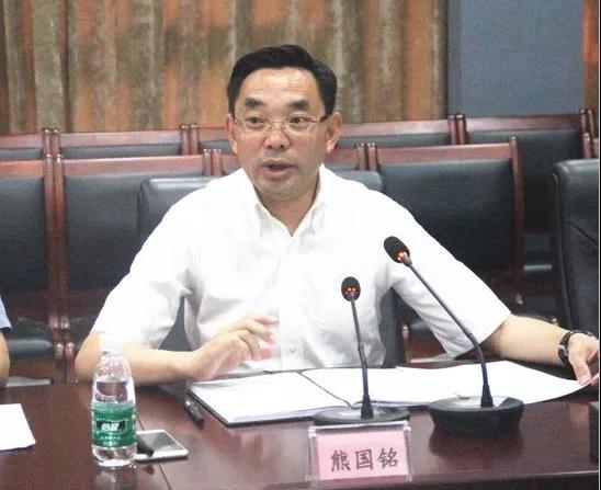 10名考入重本的寒门学子获尊龙集团集团爱心资助