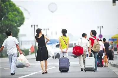 10名考入重本的寒门学子获尊龙集团集团爱心资助