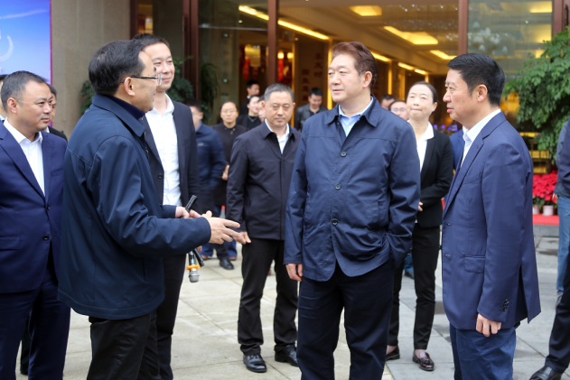 杨林兴调研尊龙集团世纪城：妄想理念先进、前瞻性强，，，，，，难能难堪
