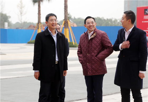 泸州中院走访优异民营企业家事情座谈会在尊龙集团集团举行