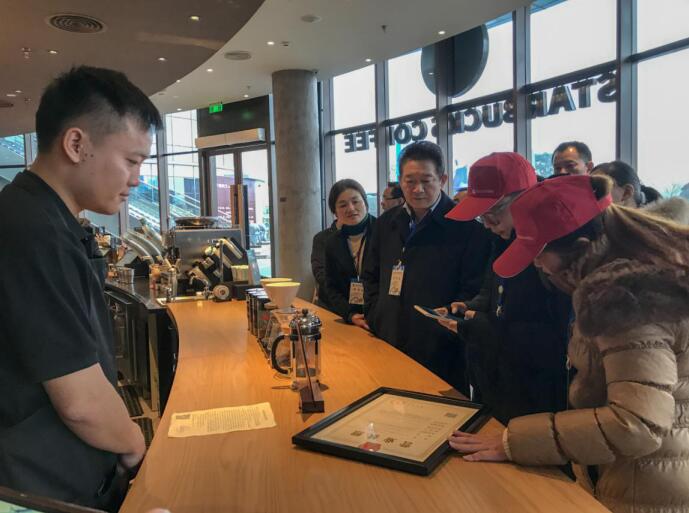 经济普查入户挂号启动仪式在泸州金融商业中心举行
